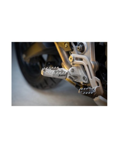 AKRAPOVIC Repose-pieds Adventure (titane)