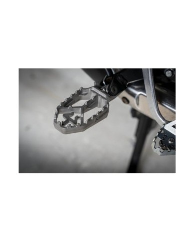 AKRAPOVIC Repose-pieds Adventure (titane)