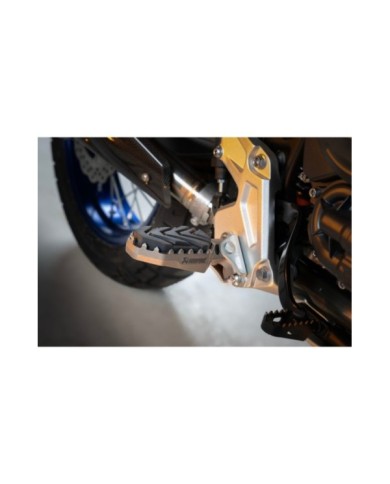AKRAPOVIC Repose-pieds Adventure (titane)
